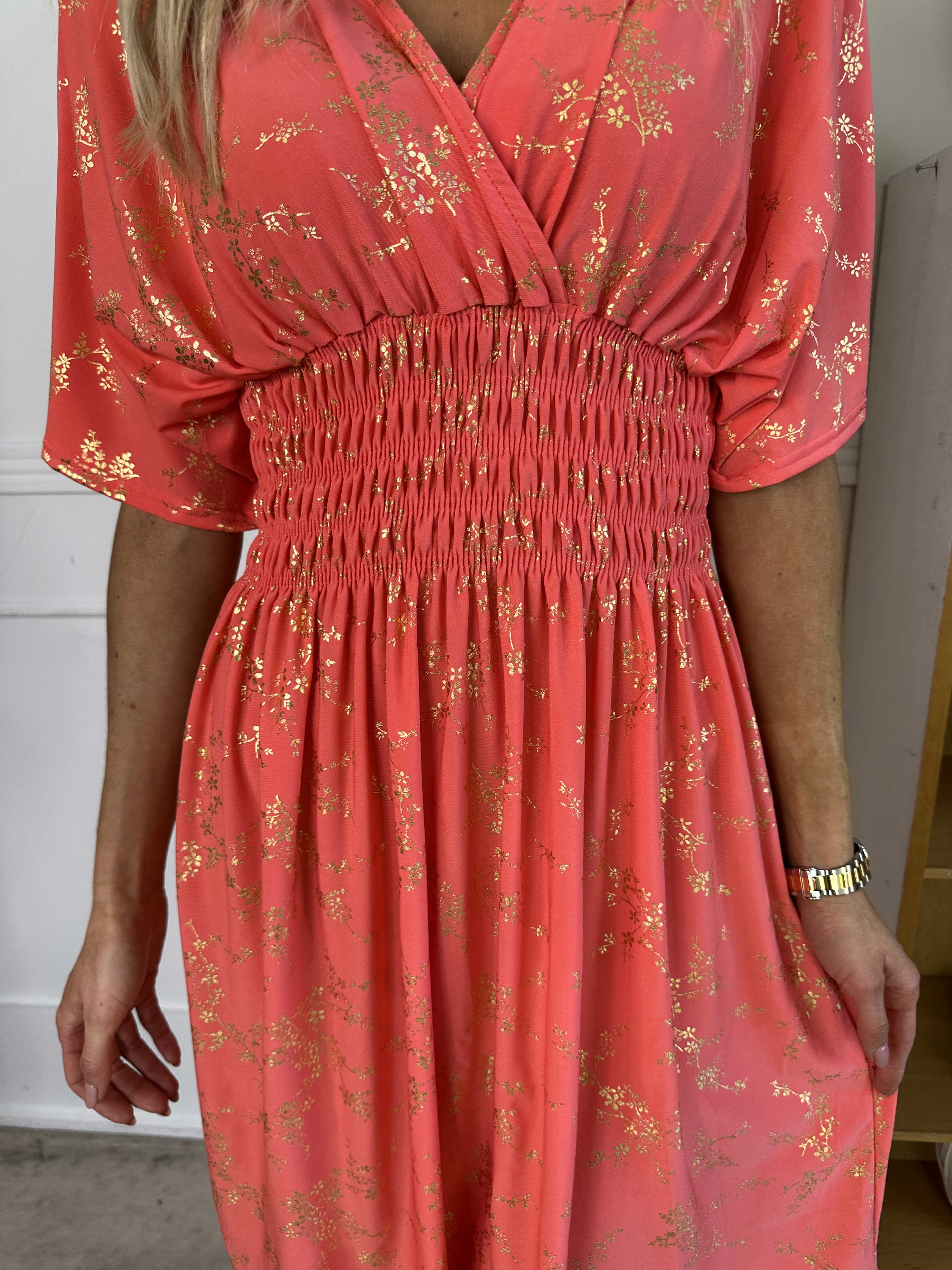 Pams Gold Short -  Elastisk kjole detaljeret med guld blomster